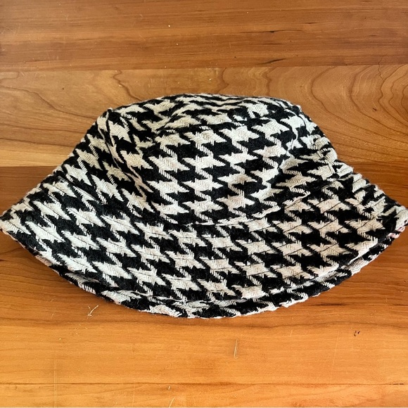 Women’s H&M Houndstooth Print Black & White Bucket Hat Size Medium - Picture 3 of 6